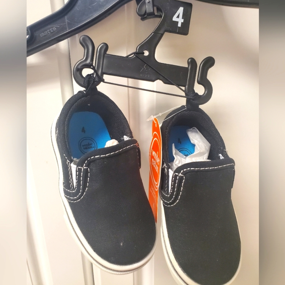Wonder Nation Black and White Baby Shoes, Size 4